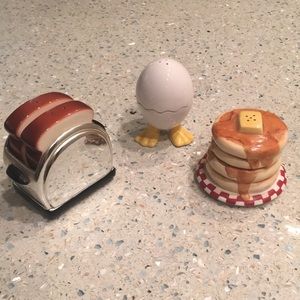 Salt & Pepper Set of 3 breakfast motif. Good-Excellent condition.